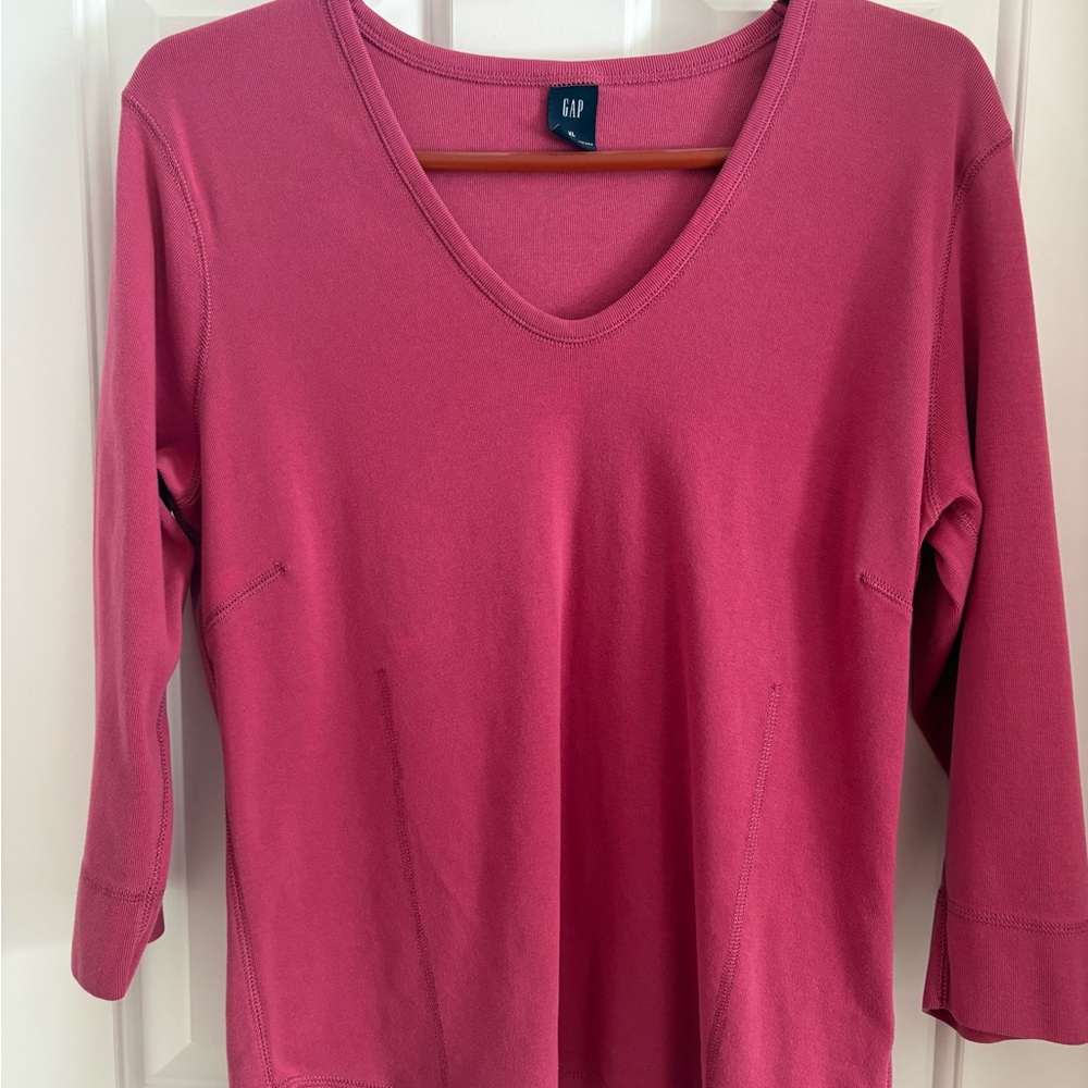 GAP Women's Rose Long Sleeve V-Neck Tee